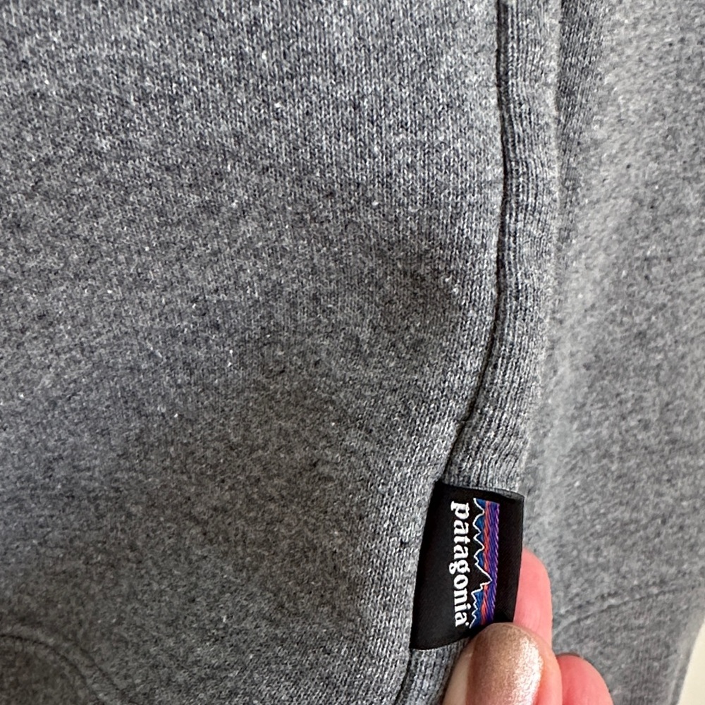 Patagonia Men's or Women’s (Unisex) Charcoal Gray Crewneck Sweater/Sweatshirt - Picture 6 of 9